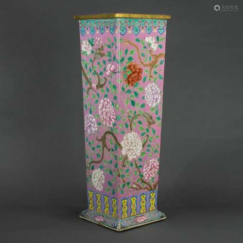 Chinese famille rose umbrella stand