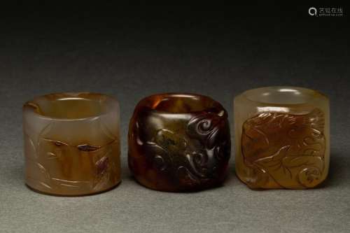 (lot of 3) Chinese agate archer's rings