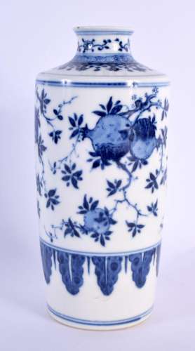 A FINE LATE 18TH/19TH CENTURY CHINESE BLUE AND WHITE PORCELA...