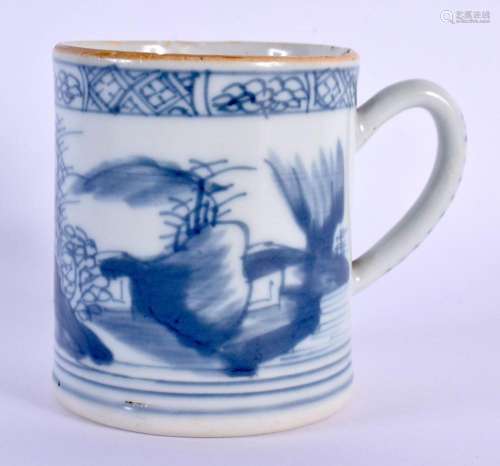 A SMALL 18TH CENTURY CHINESE EXPORT BLUE AND WHITE MUG Yongz...