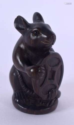 A JAPANESE CARVED BOXWOOD RAT AND COIN NETSUKE. 4.5 cm x 2.5...