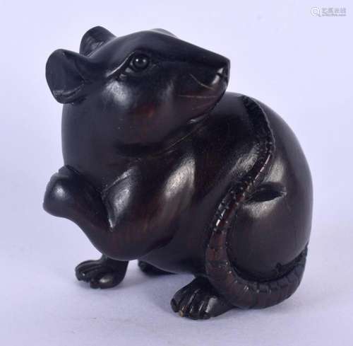 A JAPANESE CARVED BOXWOOD RAT NETSUKE. 3.5 cm x 3.5 cm.