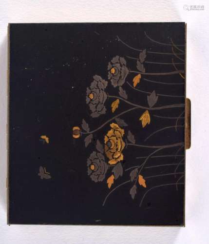 A JAPANESE TAISHO PERIOD MIXED METAL CIGARETTE CASE decorate...