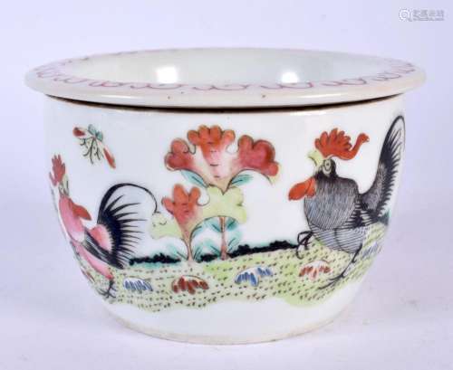 A CHINESE REPUBLICAN PERIOD FAMILLE ROSE BOX AND COVER paint...