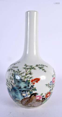 A LATE 19TH CENTURY CHINESE FAMILLE ROSE PORCELAIN VASE Guan...