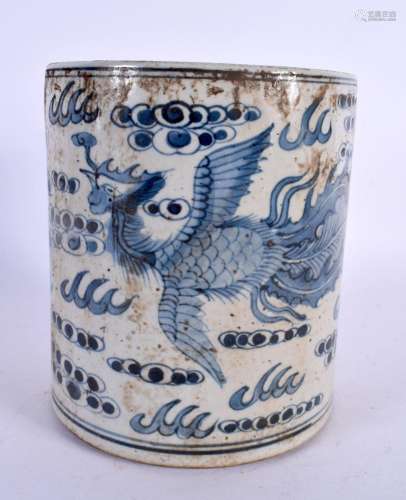 A CHINESE BLUE AND WHITE PORCELAIN BRUSH POT 20th Century. 1...