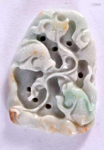 A CHINESE CARVED JADEITE FISH PENDANT 20th Century. 6 cm x 4...