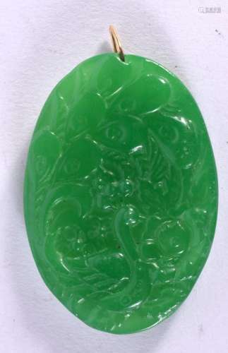 A CHINESE GOLD MOUNTED JADE PENDANT 20th Century. 6.5 cm x 4...