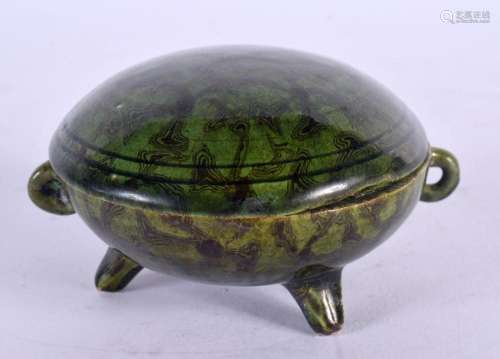 A CHINESE GREEN GLAZED BOX AND COVER 20th Century. 6 cm wide...