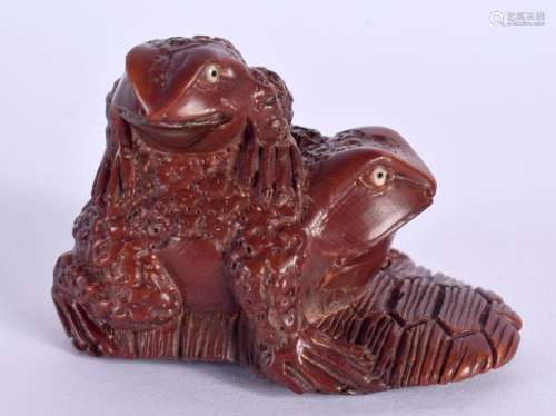 A JAPANESE DOUBLE TOAD CARVED WOOD NETSUKE. 6 cm x 4 cm.