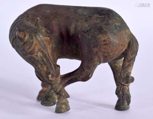 A CHINESE QING DYNASTY BRONZE HORSE SCROLL WEIGHT. 7 cm x 6 ...
