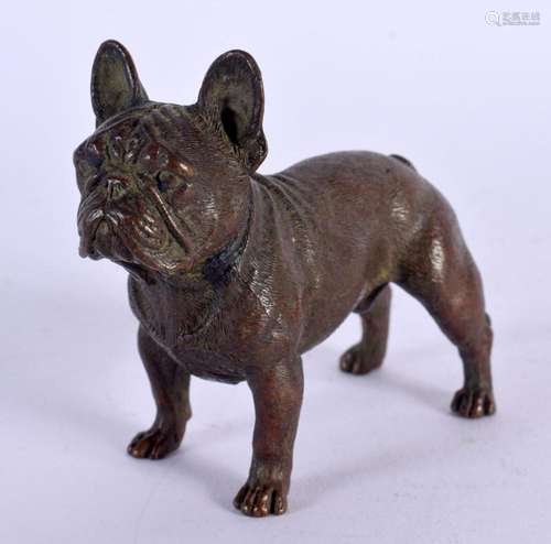 A JAPANESE BRONZE BULLDOG. 7 cm x 5 cm.