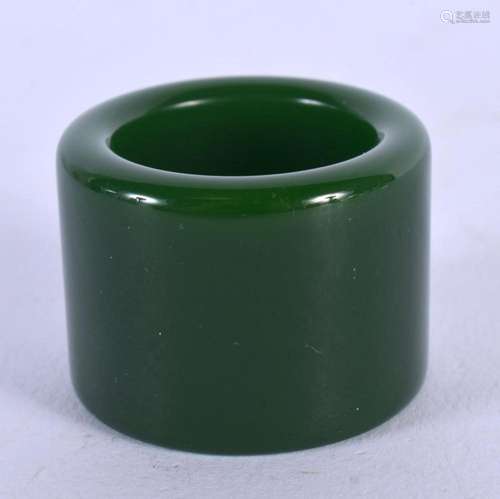 A CHINESE CARVED JADE ARCHERS RING 20th Century. 3.5 cm wide...