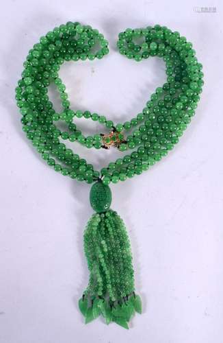 A 14CT GOLD MOUNTED SPINACH JADE NECKLACE 20th Century. 48 c...