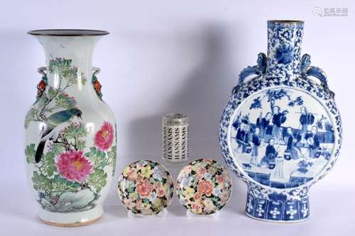 A LARGE 19TH CENTURY CHINESE BLUE AND WHITE PORCELAIN MOON F...