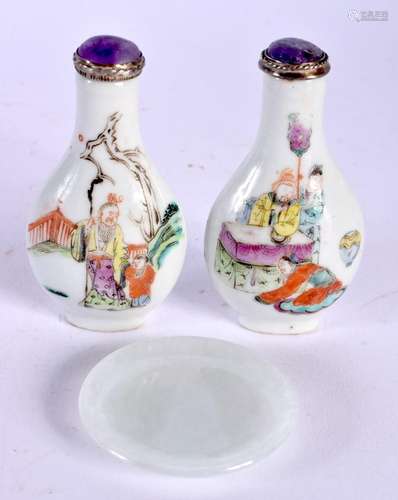 A PAIR OF 19TH CENTURY CHINESE FAMILLE ROSE PORCELAIN SNUFF ...