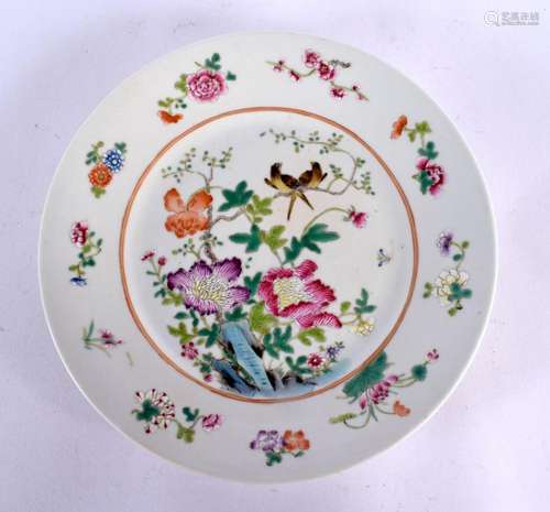 AN EARLY 20TH CENTURY CHINESE FAMILLE ROSE PORCELAIN PLATE G...