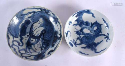 TWO 18TH CENTURY CHINESE BLUE AND WHITE PORCELAIN DISHES Qia...