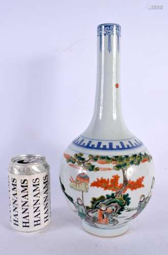 A CHINESE FAMILLE VERTE PORCELAIN VASE 20th Century, painted...