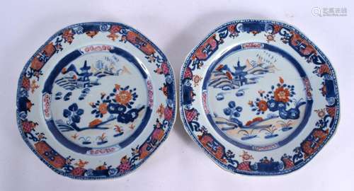 A PAIR OF 18TH CENTURY CHINESE BLUE AND WHITE EXPORT DISHES ...