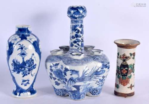 A 19TH CENTURY CHINESE BLUE AND WHITE PORCELAIN TULIP VASE Q...