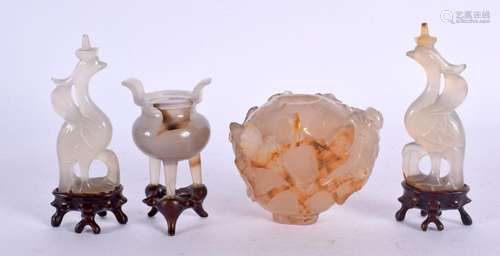 AN EARLY 20TH CENTURY CHINESE CARVED AGATE GARNITURE Late Qi...