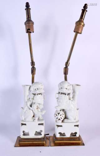 A PAIR OF 18TH CENTURY CHINESE BLANC DE CHINE PORCELAIN LAMP...
