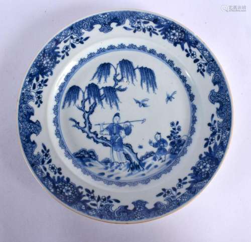 AN 18TH CENTURY CHINESE EXPORT BLUE AND WHITE PORCELAIN PLAT...