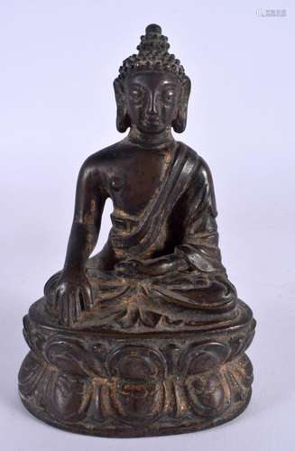 A GOOD 18TH CENTURY CHINESE TIBETAN BRONZE FIGURE OF A BUDDH...