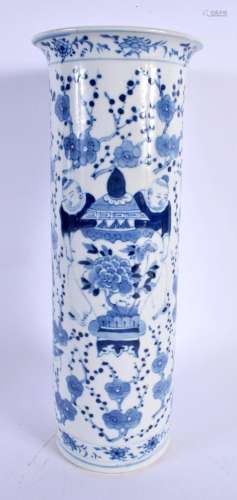 A LARGE 19TH CENTURY CHINESE BLUE AND WHITE PORCELAIN SLEEVE...