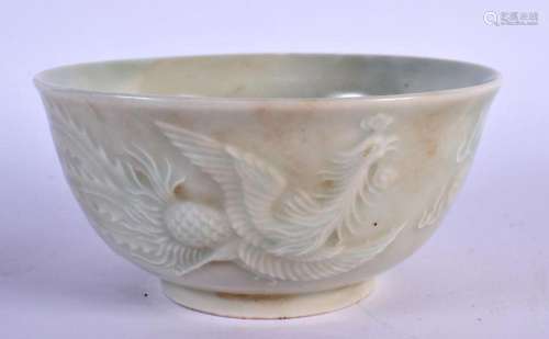 AN EARLY 20TH CENTURY CHINESE CELADON PORCELAIN BOWL Late Qi...