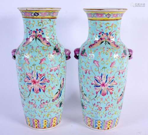 A PAIR OF EARLY 20TH CENTURY CHINESE FAMILLE ROSE VASES Guan...