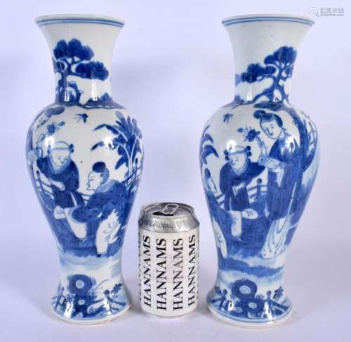 A PAIR OF 19TH CENTURY CHINESE BLUE AND WHITE PORCELAIN VASE...