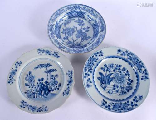 THREE 18TH CENTURY CHINESE EXPORT BLUE AND WHITE PLATES Qian...