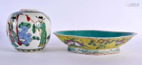 AN EARLY 20TH CENTURY CHINESE FAMILLE VERTE PORCELAIN GINGER...