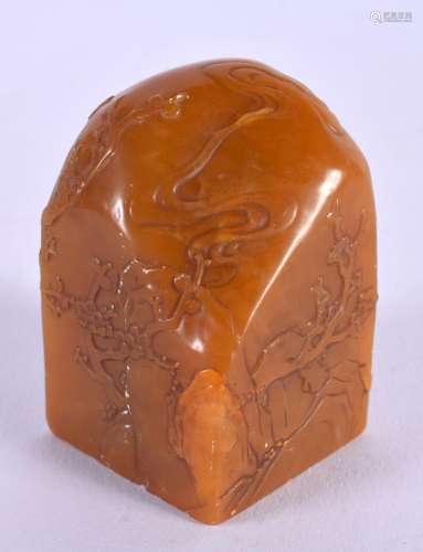 A LOVELY CHINESE CARVED ORANGE SOAPSTONE SEAL 20th Century, ...