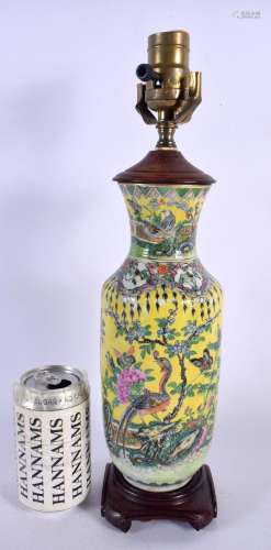 A 19TH CENTURY CHINESE FAMILLE JAUNE PORCELAIN LAMP Qing. 40...