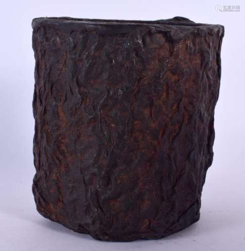 A 19TH CENTURY CHINESE CARVED AND LACQUERED BRUSH POT Qing, ...