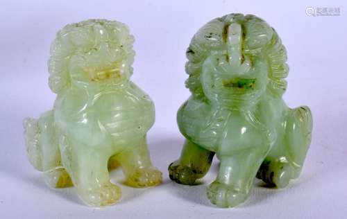 A PAIR OF EARLY 20TH CENTURY CHINESE CARVED HARDSTONE BEASTS...
