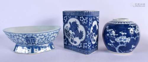 AN EARLY 20TH CENTURY CHINESE BLUE AND WHITE LOBED DISH toge...