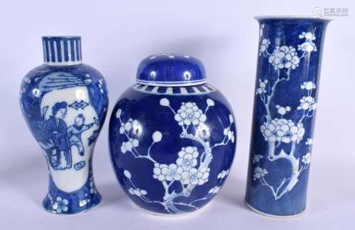 A LARGE 19TH CENTURY CHINESE BLUE AND WHITE PORCELAIN VASE Q...
