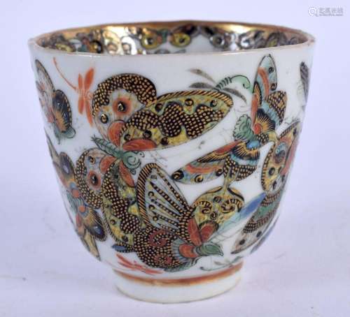A 19TH CENTURY CHINESE FAMILLE ROSE PORCELAIN TEABOWL Qing. ...