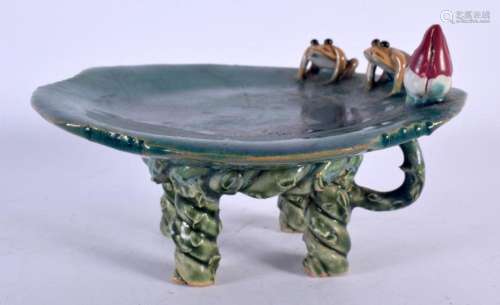 AN EARLY 20TH CENTURY CHINESE TURQUOISE GLAZED BRUSH WASHER ...