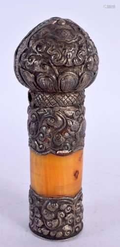 AN EARLY 20TH CENTURY TIBETAN SILVER AND AMBER SEAL. 223 gra...