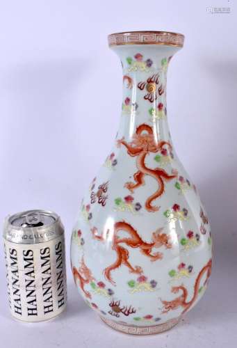 A CHINESE REPUBLICAN PERIOD FAMILLE ROSE PORCELAIN VASE pain...
