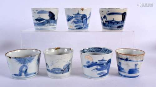 SEVEN 18TH/19TH CENTURY CHINESE BLUE AND WHITE CUPS Qing. La...