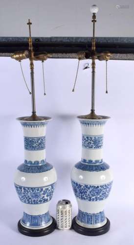 A LARGE PAIR OF LATE 19TH CENTURY CHINESE BLUE AND WHITE VAS...