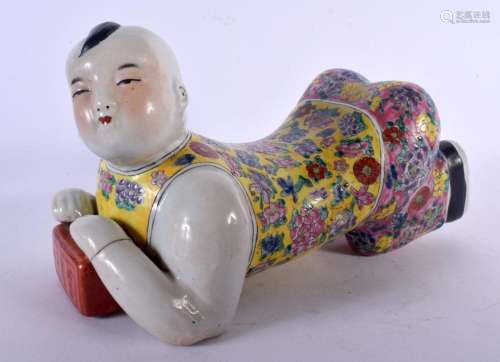 A CHINESE REPUBLICAN PERIOD FAMILLE ROSE PORCELAIN FIGURAL P...