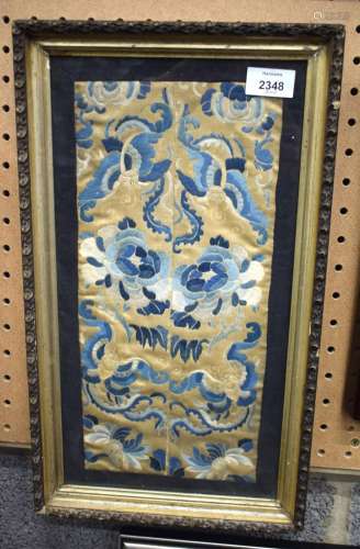 A 19TH CENTURY CHINESE SILK EMBROIDERED PANEL. 40 cm x 26 cm...