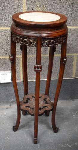 AN EARLY 20TH CENTURY CHINESE MARBLE INSET HARDWOOD STAND. 8...